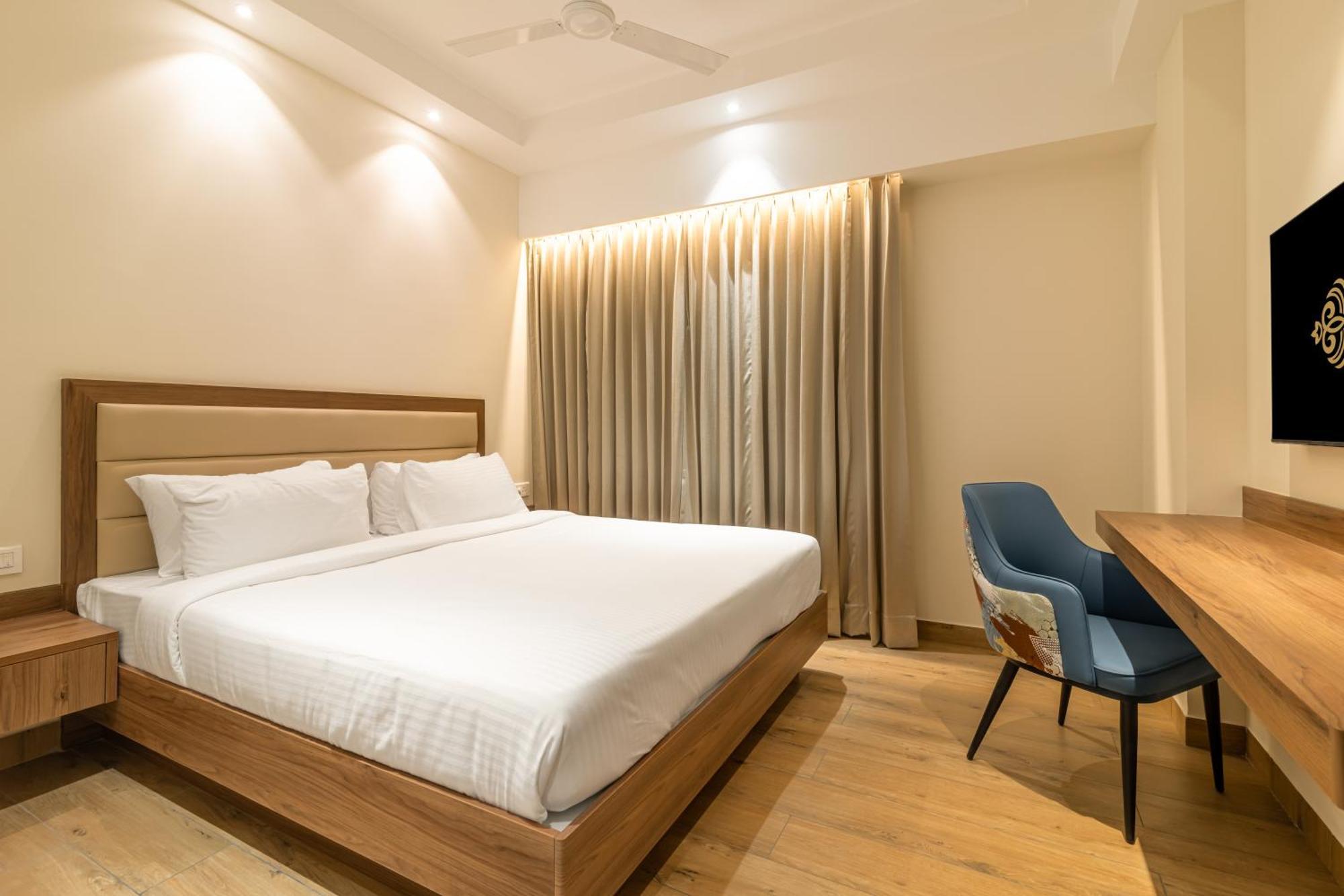 Royal Embassy Hotell Erode Exteriör bild