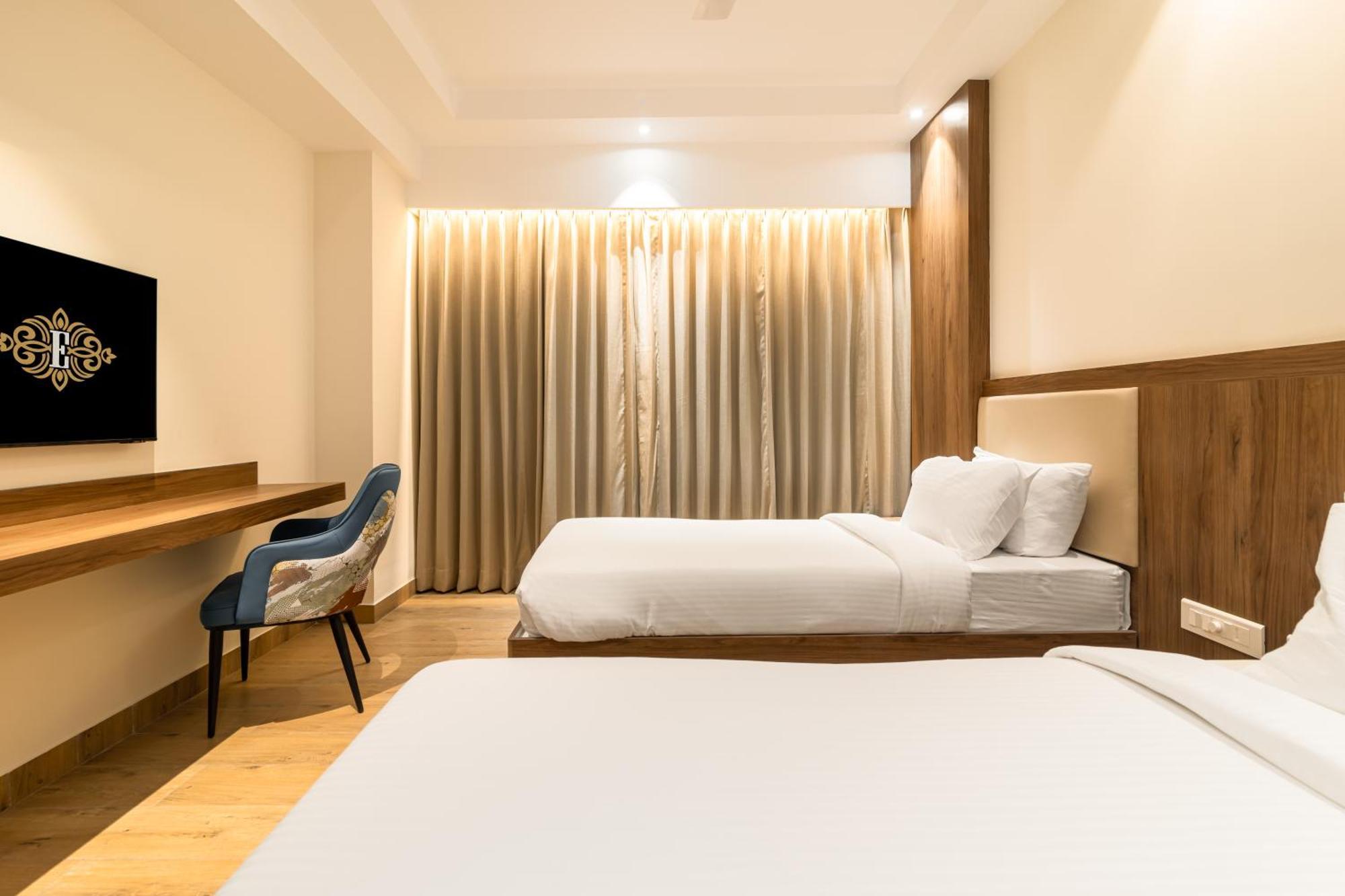 Royal Embassy Hotell Erode Exteriör bild
